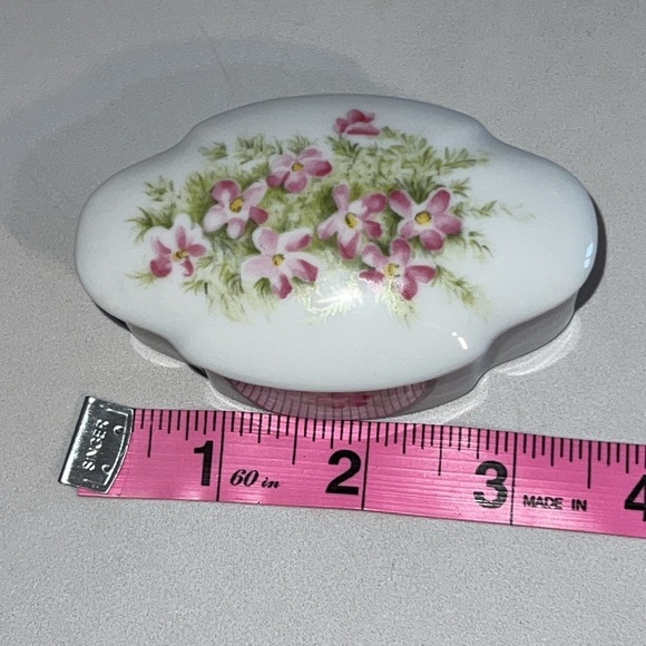 Limoges Vintage France Porcelain Trinket Box Hand Painted Floral Decorations - Picture 9 of 11